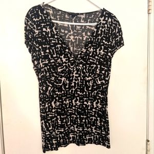 😍BOGO FREE😍 Flattering blouse